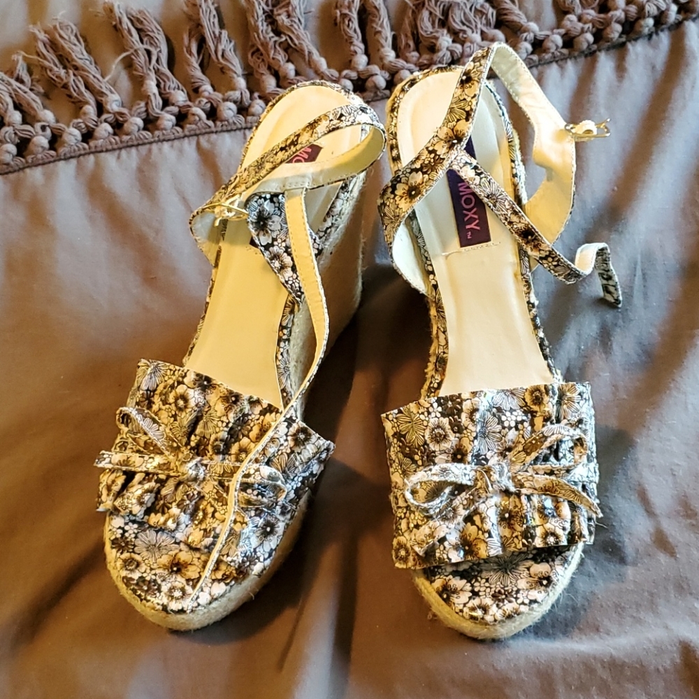 Cute Wedge Sandals size 10